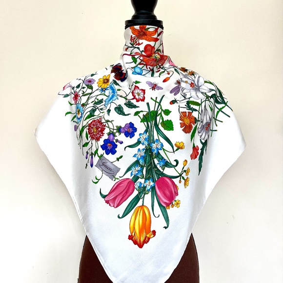 Display #1 New Gucci Scarf Iconic Flora Print White Silk Wrap - Picture 2 of 14